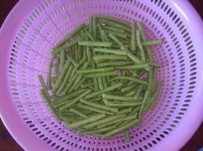 豆角撕去老筋，