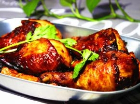 烤好的鸡腿，香气扑鼻，看着也是诱人的很，空气炸锅就是这么方便快捷。