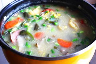 再煮30秒即可，不要煮太久，不然蒜薹的味道就不好吃了。