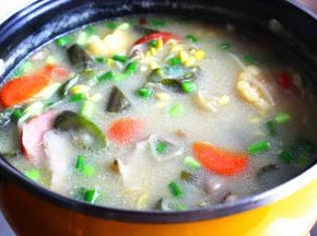 再煮30秒即可，不要煮太久，不然蒜薹的味道就不好吃了。