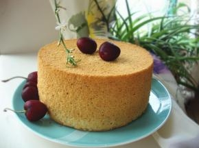 成功的戚风，细腻柔软，弹性十足，不会缩腰，不会塌陷