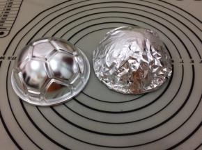 拿个模具上面用锡纸包好