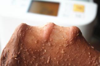 揉好的面团可以拉出薄膜