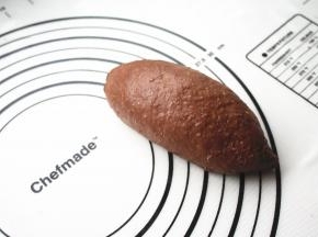 卷好的样子，是橄榄形。