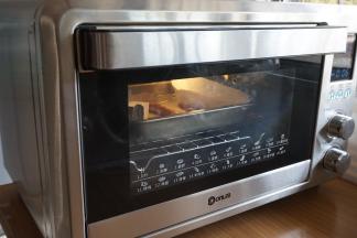 放入已经预热好175度的东菱K40C烤箱，倒数第二层，烘烤15分钟左右