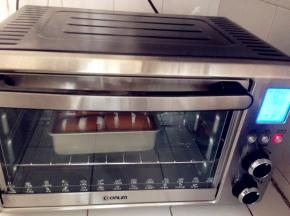 放进预热好的烤箱中下层，165度，20分钟。烘烤好的面包立即取出，晾凉，未食用的面包放保鲜袋，室温保存