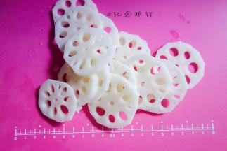 藕去皮切薄片