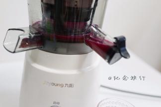 用原汁机榨汁或者料理机打成泥过滤备用