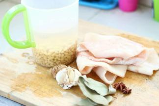 黄豆提前一晚泡好