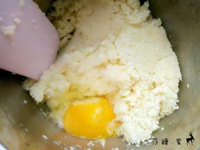 加入蛋液拌匀