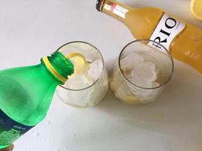 倒入冰过的雪碧