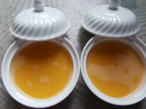 4．将蛋液过筛放在合适的容器中。（容器要有盖子）