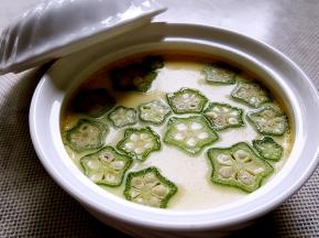 7．是不是很漂亮啊？绿绿的秋葵让人看了食欲大开。