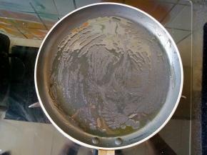 平底锅刷薄薄的油