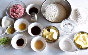 准备好所需的肉馅材料、水油皮和油酥材料
将葱切葱花，姜磨成姜泥备用，黄油从冰箱拿出来室温软化