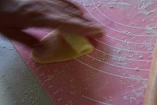 然后自上而下卷起来