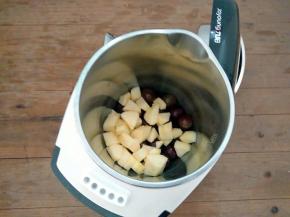 一起放入豆浆机中