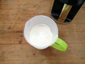 几分钟后取出过筛