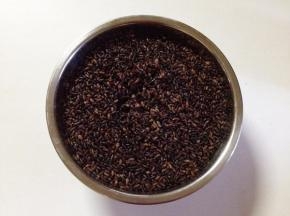 放入锅中隔水蒸煮一小时