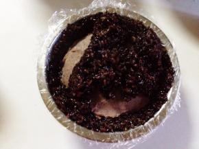 再盖上一层血糯米饭