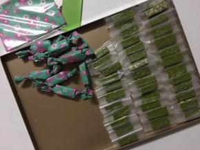 放凉后，切块，包上糯米纸和糖纸即可