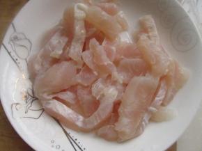 龙利鱼加盐稍微腌制。