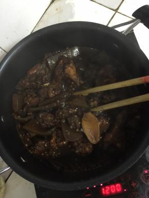 煮的过程中要用筷子翻动几次，以免糊锅！

