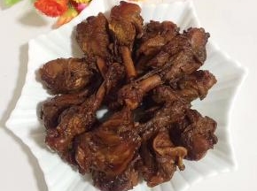 做好的鸡腿，非常的诱人哦，微辣麻中带甜！让人吃了还想吃！