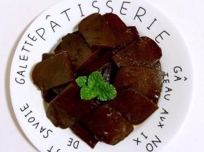 卤好的魔芋也是非常的好吃呢！用来下酒佐餐都很棒。