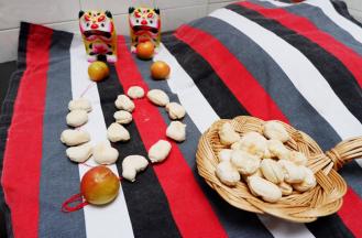 我们家乡的习俗会串成串都孩子玩