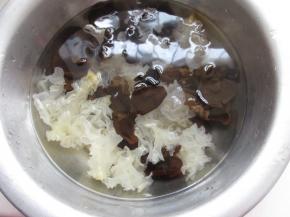 捞到冷水里过凉。