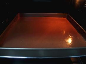 烤箱提前预热，上火180下火150，烘烤20分钟，即可