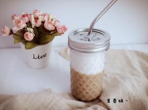 喝的时候将下面搅拌匀，这样也很美