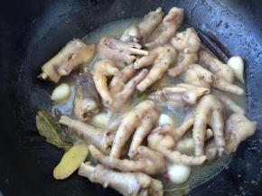 煮大约10~12分钟即可，不要煮的过于烂熟，不用担心会不熟，我这是煮了12分钟的，用筷子一戳就透