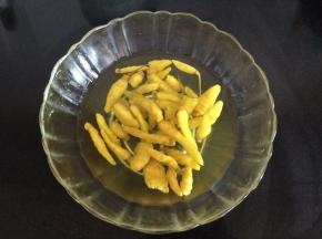 准备盛器，按自己的口味，放入泡椒、泡椒水、白醋、精盐、味精、适量的水（纯净水或凉白开都可以)