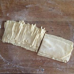 切丝，这个过程像做面条一样