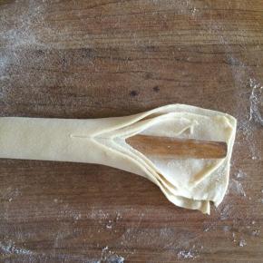 用刀从中间划开