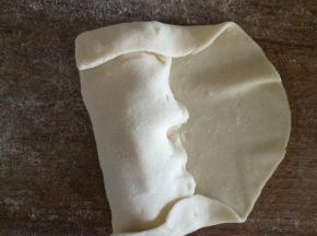 再把上下两端包起来