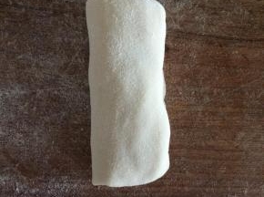 卷起另一边，封口朝下放置