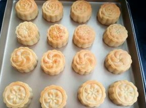 再放入烤箱中层烤15分钟。取出，烘烤的颜色很均匀，晾凉后直接烤箱过夜或者密封保存，过一晚上回油后就更好吃了。