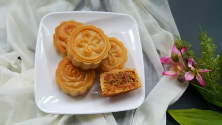 金沙香肠莲蓉月饼