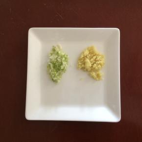 葱姜切末，备用
