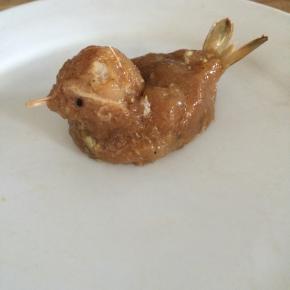 用黑芝麻点缀出小鸟的眼睛