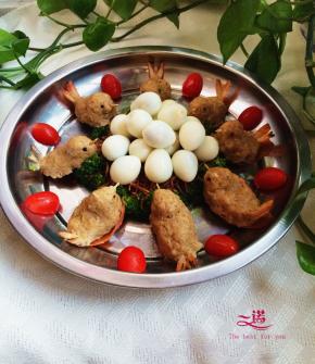 将蒸好的“小鸟”摆放四周，略加装饰一下即可