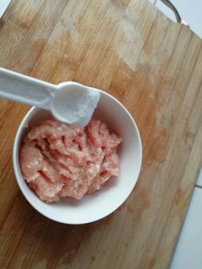 放一点白糖提味