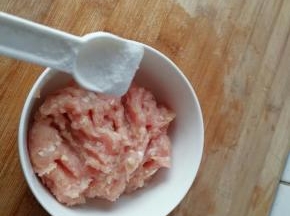 放一点白糖提味