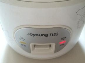 按下煮饭键预热