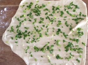 均匀地撒上香葱末