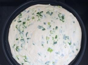 将饼放入，盖上盖烙约2分钟