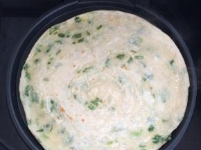 翻面再烙上2分钟，两面金黄就可以了。